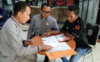 Bawaslu Kabupaten Bekasi lakukan pengawasan verifikasi faktual keabsahan dokumen bakal Calon Bupati Bekasi, Ade Kuswara Kunang, di President University, Selasa (12/9/2024).
