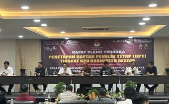 Rapat Pleno Terbuka Penetapan Daftar Pemilih Tetap (DPT) Tingkat Kabupaten Bekasi untuk Pemilihan asi awasi secara melekat Gubernur dan Wakil Gubernur Jawa Barat dan Pemilihan Bupati dan Wakil Bupati Bekasi Tahun 2024 yang di gelar di Hotel Harper Cikarang, Kamis (19/09/2024).