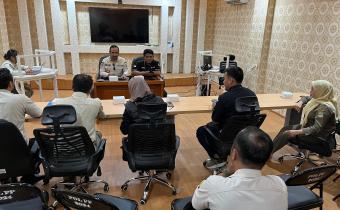 Rapat Koordinasi bersama Satpol PP Kabupaten Bekasi terkait Persiapan Penertiban Alat Peraga Sosialisasi (APS) di Commen Center Satpol PP Kabupaten Bekasi, Kamis (19/9/2024).