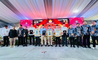Rapat Pleno Terbuka Pengundian dan Penetapan Nomor Urut Pasangan Calon Bupati dan Wakil Bupati Bekasi Tahun 2024 yang di gelar di Halaman Kantor KPU Kabupaten Bekasi, Kedungwaringin, Senin (23/9/2024).
