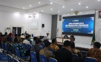 Rapat Integrasi Data dan Publikasi Hasil Pengawasan Bawaslu Kabupaten/Kota Se-Jawa Barat Tahun 2024 yang di gelar di Aula Husni Hamid, Karawang, Selasa (24/9/2024).