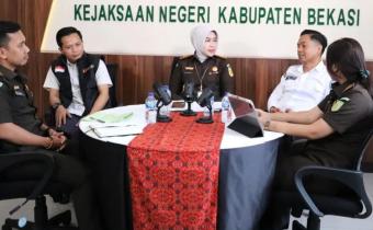 Acara Podcast dengan Topik Pembahasan Sinergitas Kejaksaan, Komisi Pemilihan Umum (KPU), dan Badan Pengawas Pemilu (BAWASLU) "Dalam Menyukseskan Pilkada Kabupaten Bekasi Tahun 2024" yang di gelar di Kantor Kejaksaan Negeri Kabupaten Bekasi, Kamis (26/9/2024).