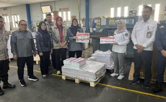 Bawaslu Kabupaten Bekasi bersama Bawaslu Jawa Barat Awasi Secara langsung pemusnahan kelebihan surat suara pemilihan gubernur dan wakil gubernur jawa barat, bupati dan wakil bupati bekasi Tahun 2024 di Percetakan Gramedia Cikarang Kabupaten Bekasi, Senin 25/11/2024).