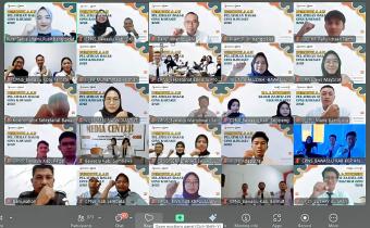 Tiga Pegawai CPNS Bawaslu Kabupaten Bekasi sedang mengikuti Pembukaan Latsar CPNS Tahun 2025 secara daring, Senin (25/8/2025).