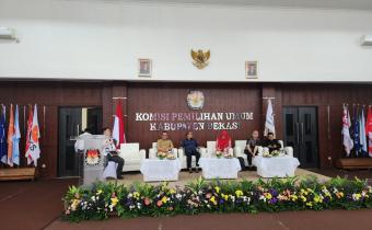 Forum Group Discussion (FGD) Kajian Teknis Pemilu dan Pemilihan terkait Penerapan Sistem Pemungutan Suara Elektronik di Indonesia Kajian dari Berbagai Aspek dan Isu-Isu Strategis yang di gelar oleh KPU Kabupaten Bekasi di Aula Kantor KPU Kabupaten Bekasi, Senin (25/8/2025).