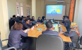 Seluruh jajaran pegawai Bawaslu Kabupaten Bekasi ikuti Kajian dan diskusi Divisi SDMO dan Diklat di Ruang Rapat Kantor Bawaslu Kabupaten Bekasi, pada Senin (8/9/2025).