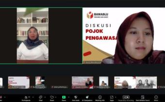 Anggota Bawaslu Jawa Barat, Hj. Nuryamah, berikan arahan dalam webinar diskusi bulanan Pojok Pengawasan yang digelar secara daring, pada Senin (6/10/25).