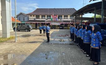 Bawaslu Kabupaten Bekasi melaksanakan upacara Peringatan Hari Kesaktian Pancasila yang digelar di Halaman Kantor Bawaslu Kabupaten Bekasi, pada Rabu (1/10/2025). 