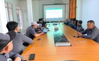 Divisi SDM yang di pimpin oleh Kepala Sub Bagian Adminitrasi menggelar Rapat Penilaian Arsip yang tersimpan di Gudang Arsip Bawaslu Kabupaten Bekasi. Rapat di gelar di Aula Rapat Bawaslu Kabupaten Bekasi yang diikuti oleh Ketua, Kasubbag dan jajaran Staf Bawaslu Kabupaten Bekasi pada Senin, (19/1/2026).