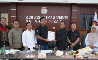 Bawaslu Kabupaten Bekasi berikan Imbauan kepada KPU Kabupaten Bekasi pada Rapat Pleno Pemutakhiran Data Pemilih Berkelanjutan (PDPB) Triwulan I Tahun 2026 yang digelar oleh Komisi Pemilihan Umum Kabupaten Bekasi di Aula KPU Kabupaten Bekasi, Rabu (1/4/2026).