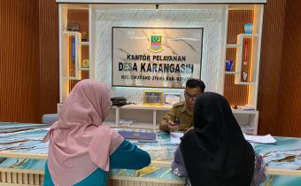 Bawaslu Kabupaten Bekasi lakukan uji petik data pemilih di Desa Karangasih, Kecamatan Cikarang Utara, Selasa (21/4/2026).