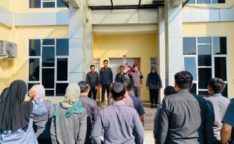 Badan Pengawas Pemilihan Umum (Bawaslu) Kabupaten Bekasi menggelar apel pagi rutin pada Senin (18/6/2026) di halaman Kantor Bawaslu Kabupaten Bekasi. 