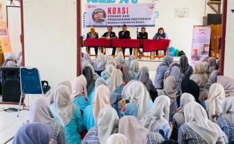  Bawaslu Sosialisasikan Pengawasan Partisipatif dan Kawal Hak Pilih di SMAN 1 Muaragembong, Kamis(7/5/2025).