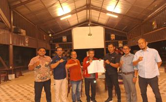 Anggota Bawaslu Kab Bekasi sedang melakukan pengawasan PDPB